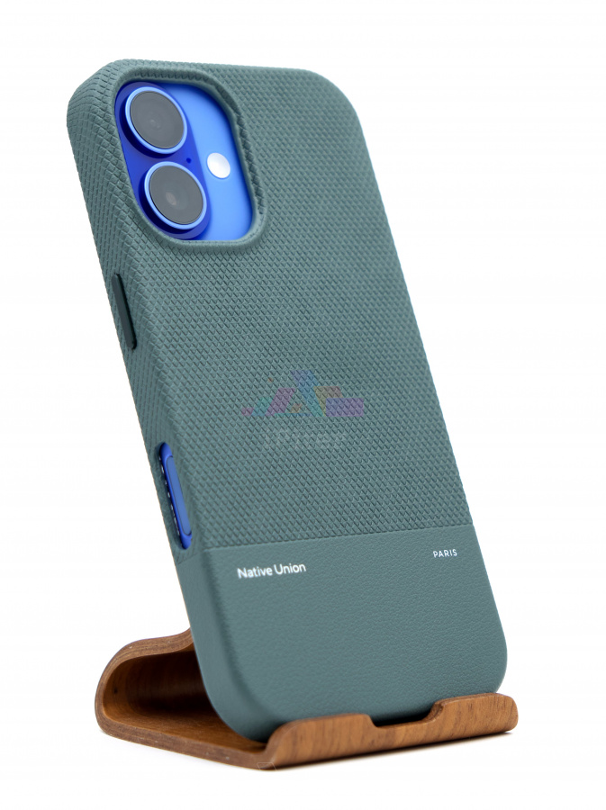 Фото Купить Чехол Native Union Classic case with MagSafe для iPhone 16 Зелёный по низкой цене в