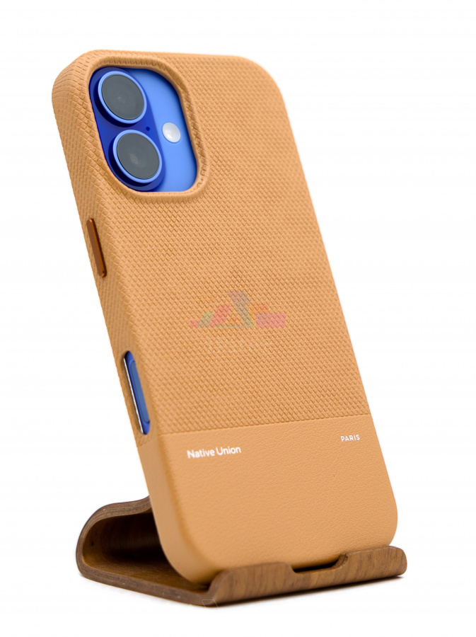 Фото Купить Чехол Native Union Classic case with MagSafe для iPhone 16 Горчичный по низкой цене в
