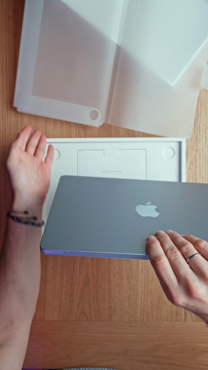 Распаковка MacBook Air в цвете Sky Blue