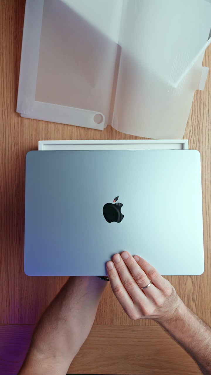 Распаковка MacBook Air в цвете Sky Blue
