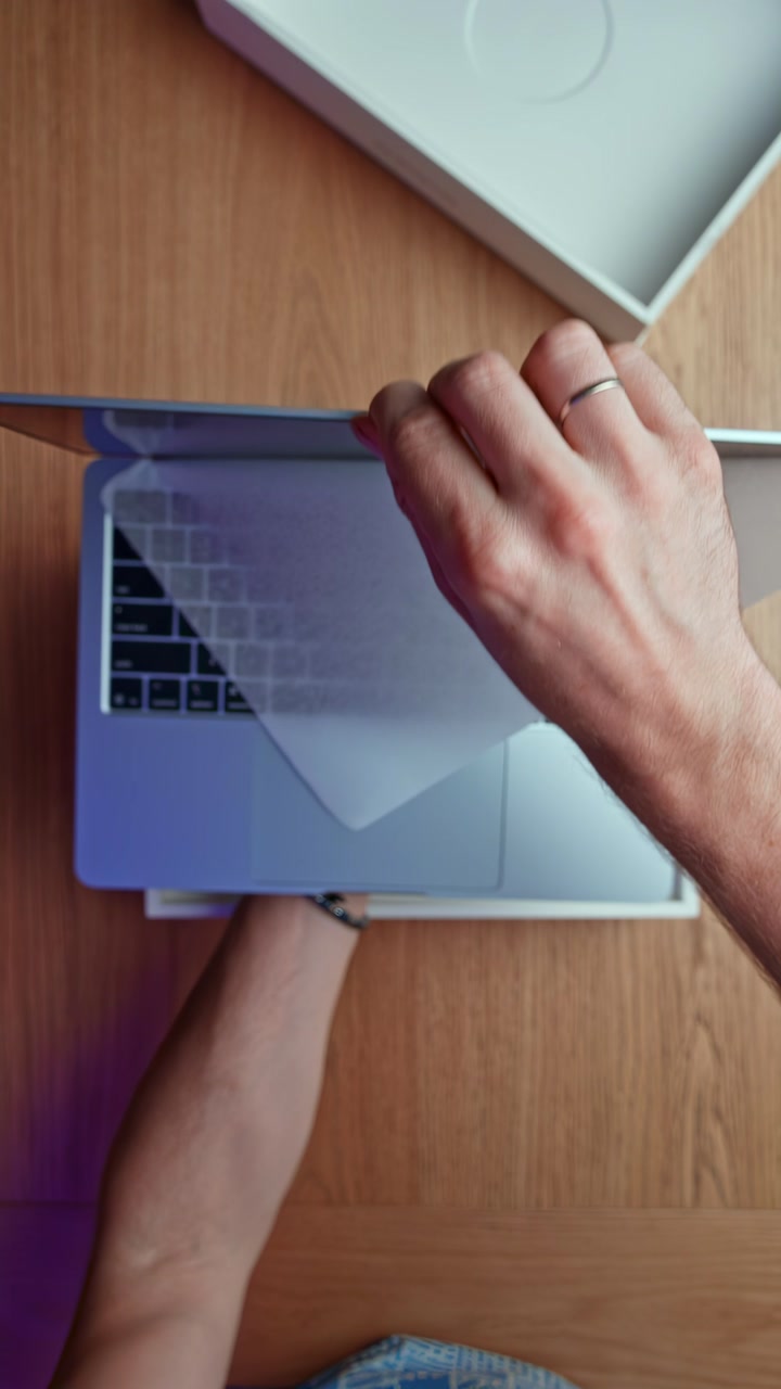 Распаковка MacBook Air в цвете Sky Blue