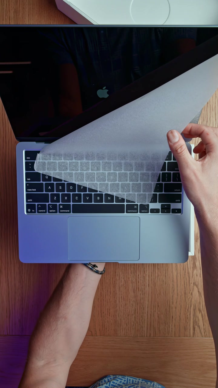 Распаковка MacBook Air в цвете Sky Blue