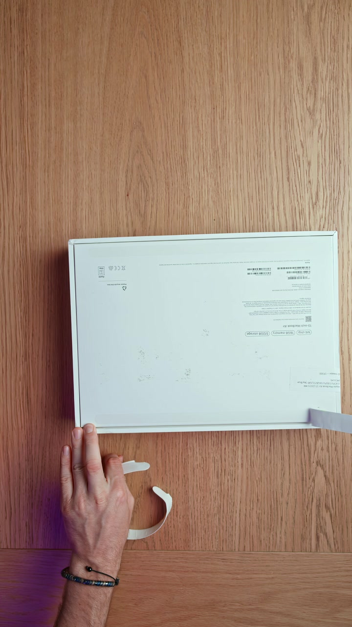 Распаковка MacBook Air в цвете Sky Blue