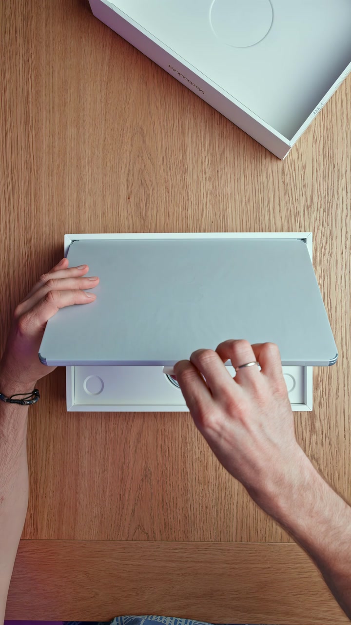 Распаковка MacBook Air в цвете Sky Blue