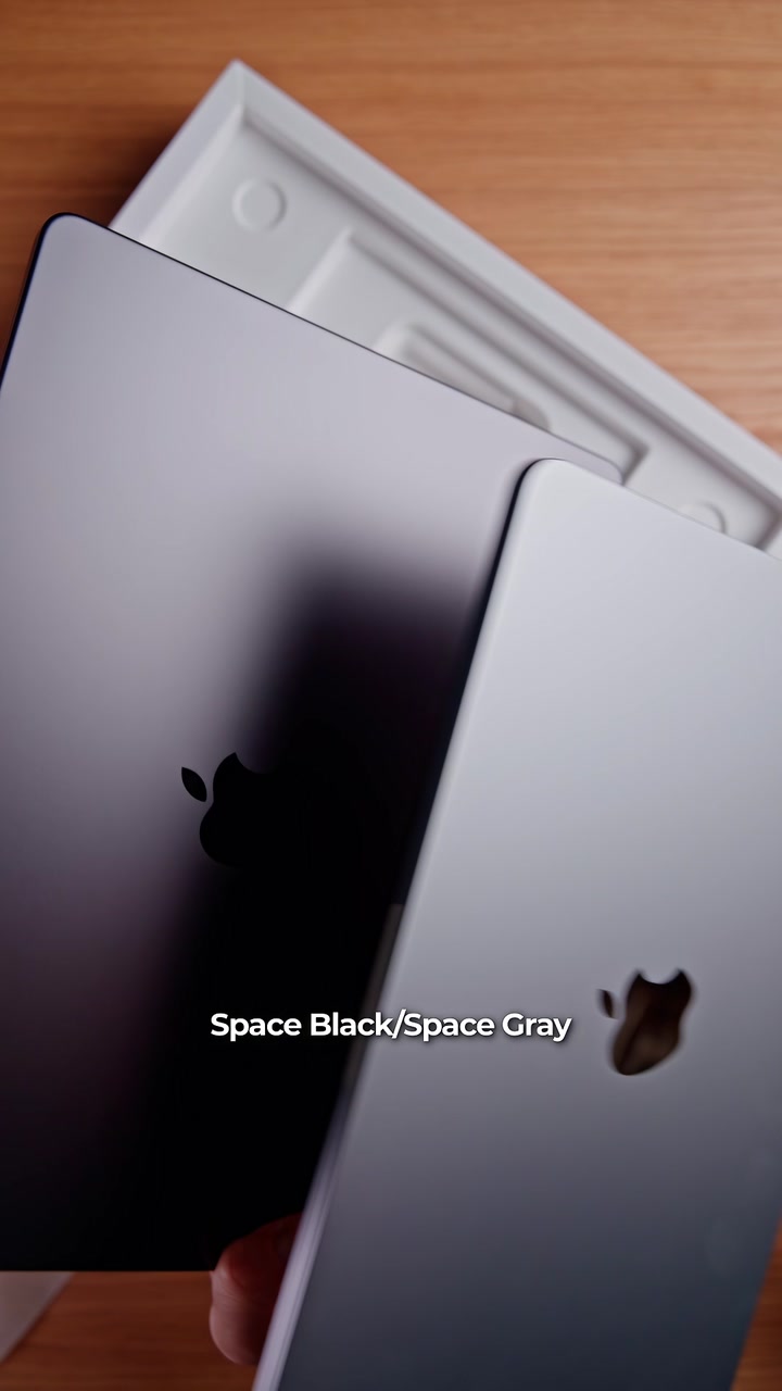 Распаковка MacBook Pro в новом цвете Space Black. Как вам новое цветовое решение от Apple?