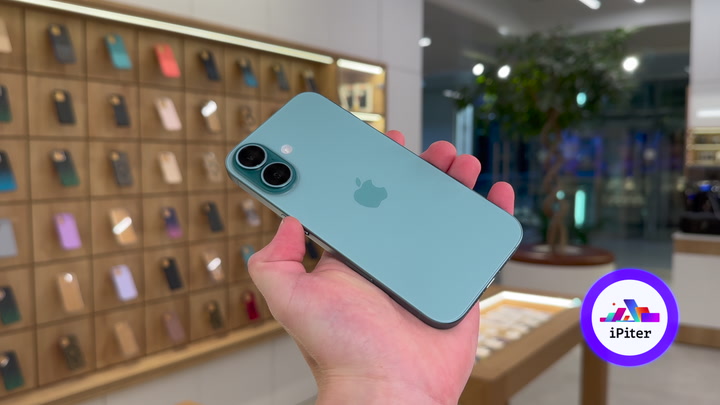 iPhone 16 Teal