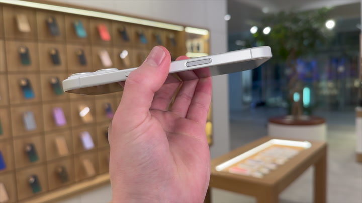 iPhone 16 White