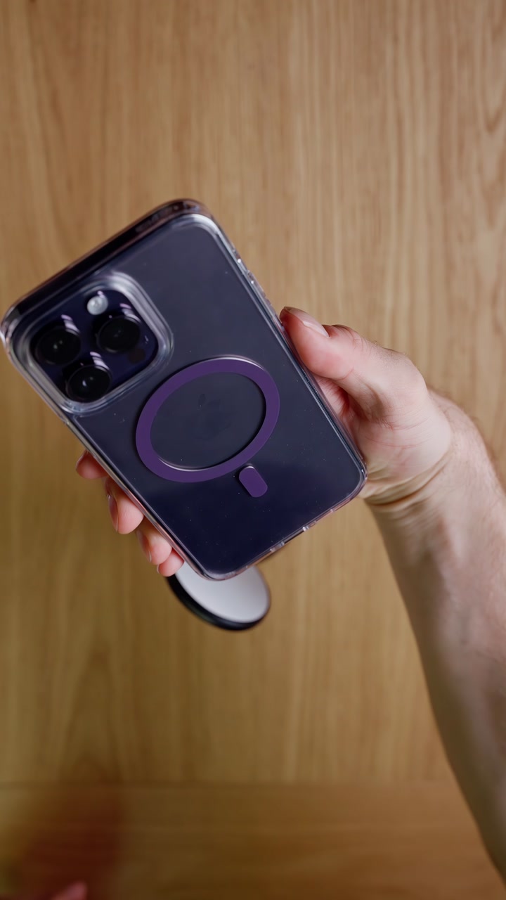 Объясняем, зачем владельцам iPhone это странное кольцо на чехле