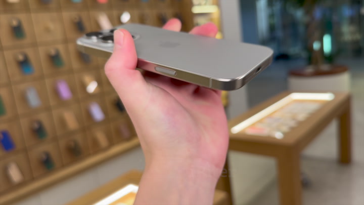 iPhone 16 Pro Natural Titanium