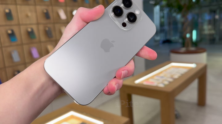 iPhone 16 Pro Natural Titanium