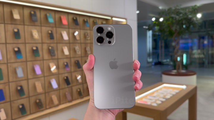 iPhone 16 Pro Max Natural Titanium