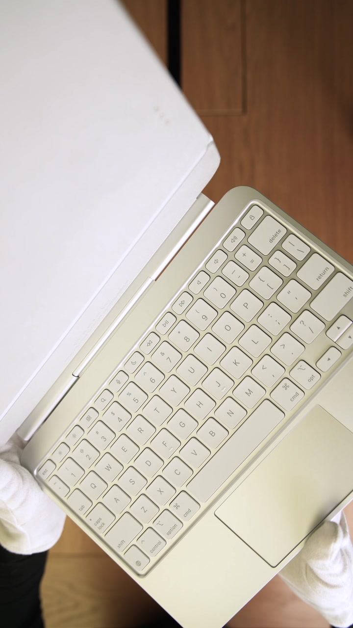 Клавиатура Apple Magic Keyboard для iPad Pro (M4/M5) 11" (MWR03) White
