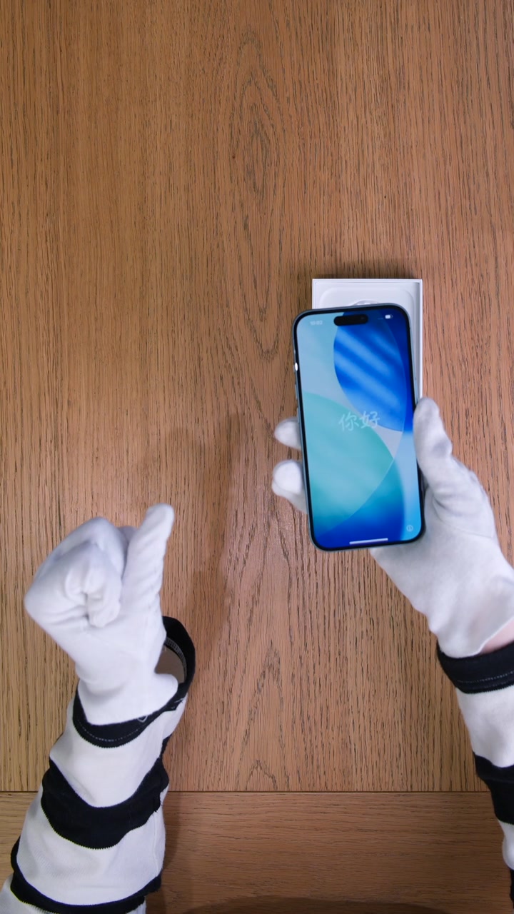 Apple iPhone 16 Teal