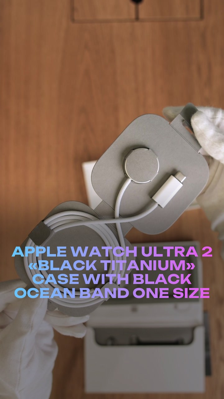 Apple Watch Ultra 2 49 мм «Black Titanium» Case with Black Ocean Band One Size