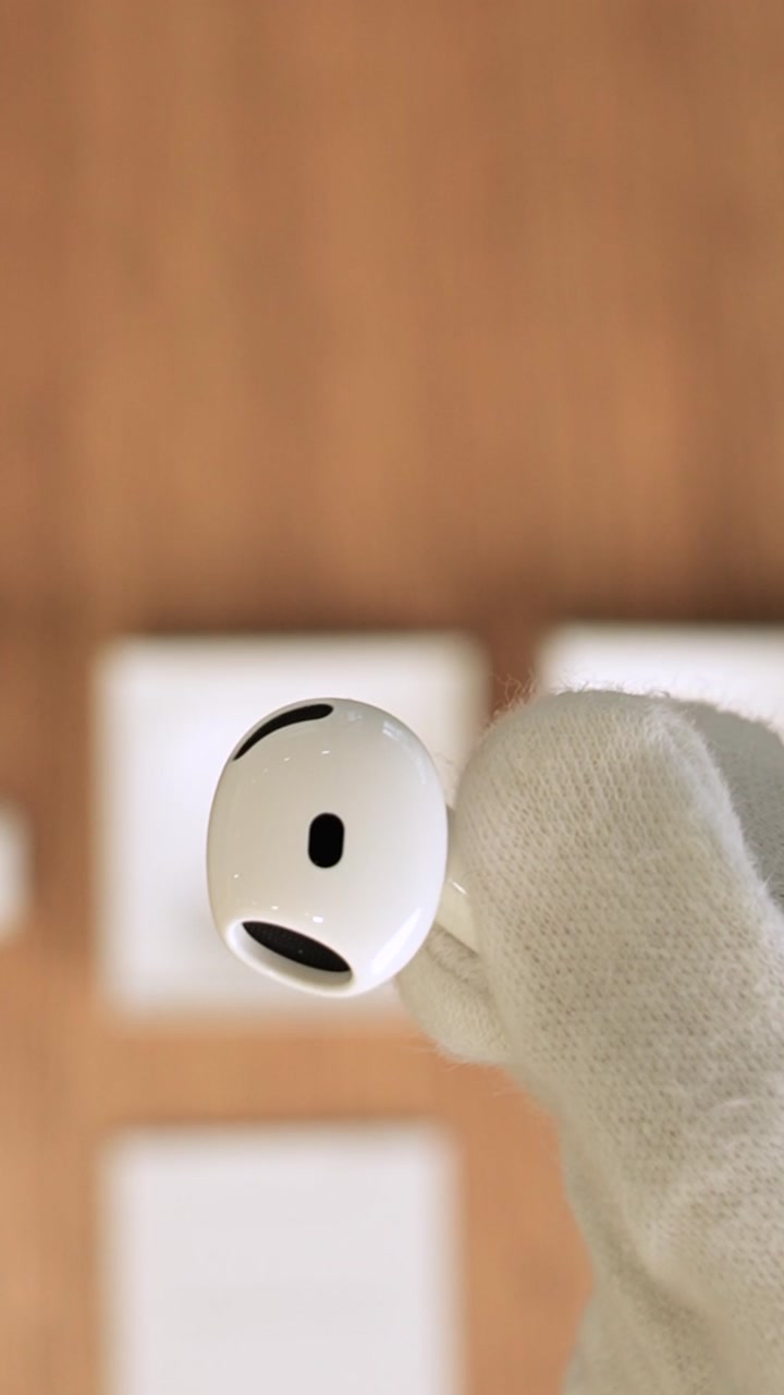 Apple AirPods (4-го поколения) с шумоподавлением ANC (MXP93)