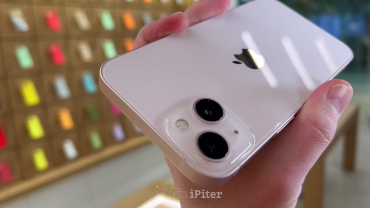 iPhone 13 Pink