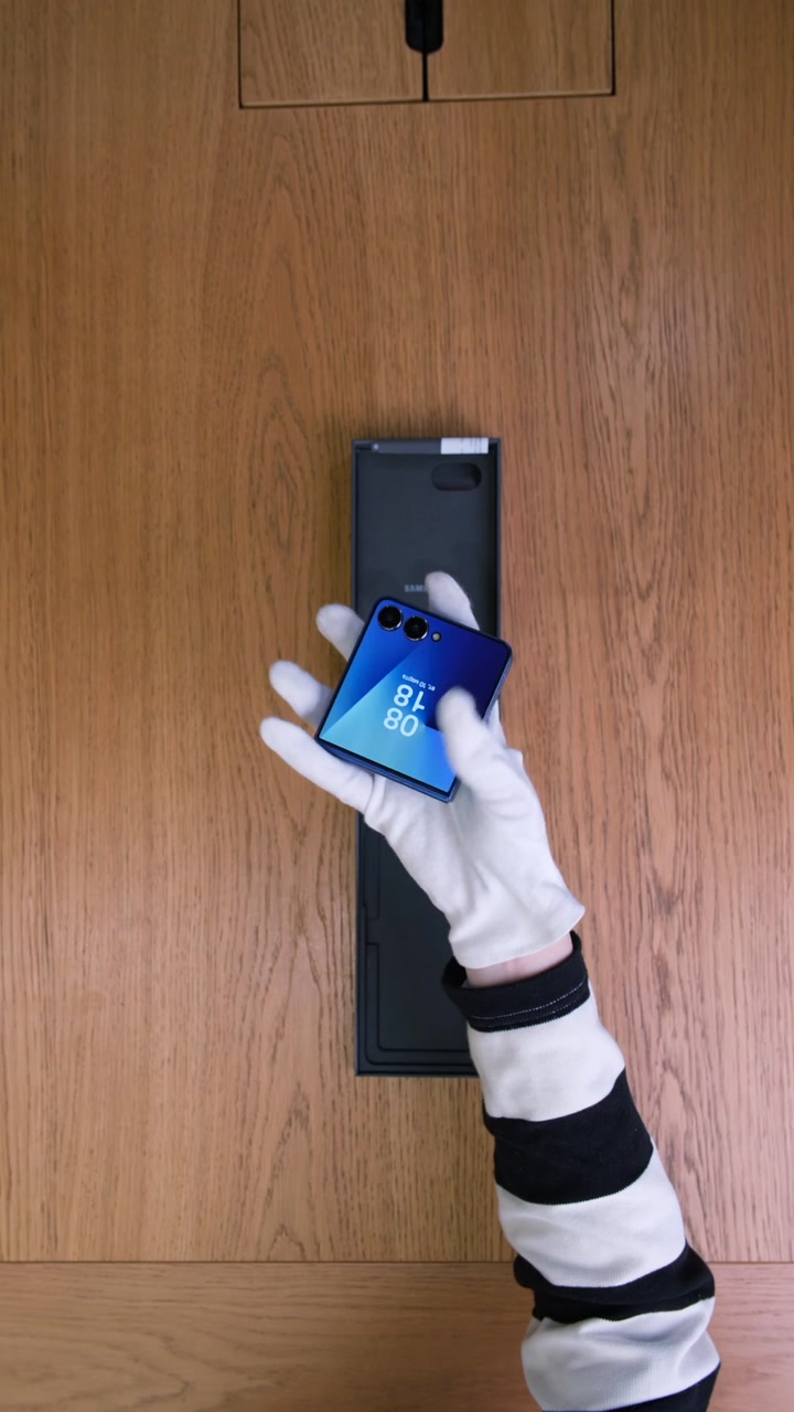 Смартфон Samsung Galaxy Z Flip 7 (Blue Shadow) SM-F766 (Nano-sim + eSim)