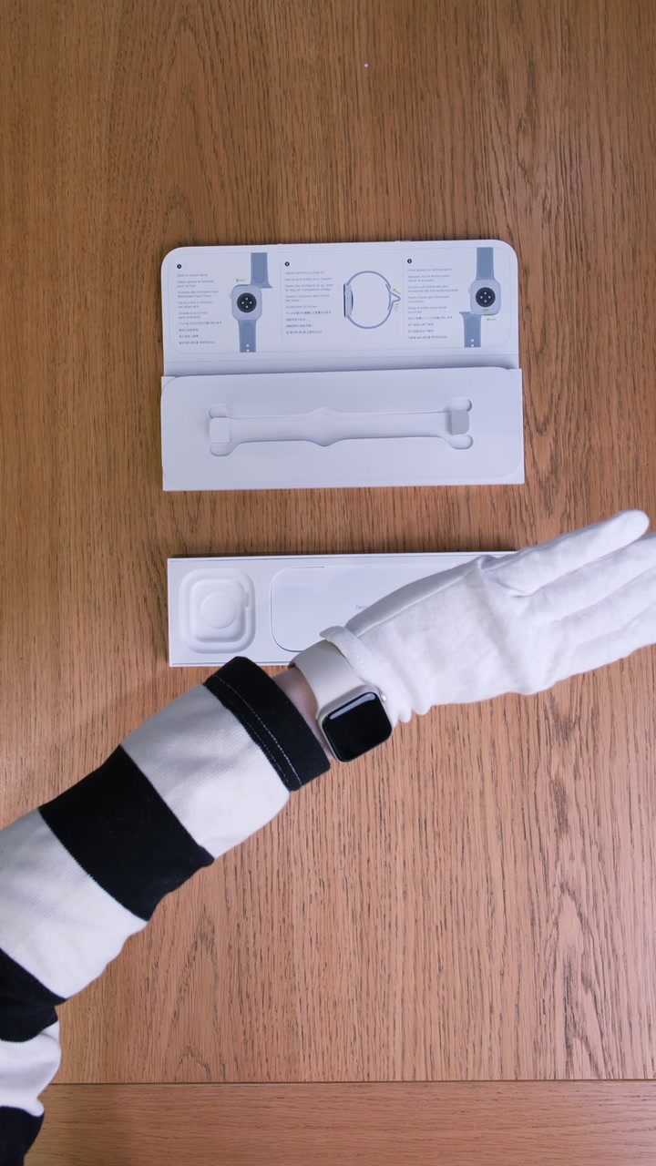 Apple Watch SE (2025) 40 мм Корпус из алюминия «Starlight» Спортивный ремешок S/M «Starlight»