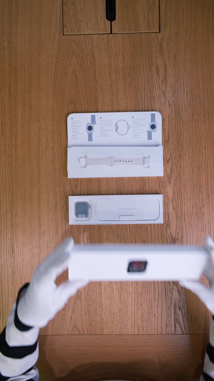 Apple Watch SE (2025) 40 мм Корпус из алюминия «Starlight» Спортивный ремешок S/M «Starlight»
