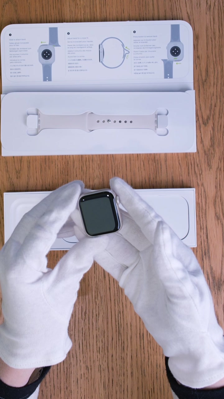 Apple Watch SE (2025) 40 мм Корпус из алюминия «Starlight» Спортивный ремешок S/M «Starlight»