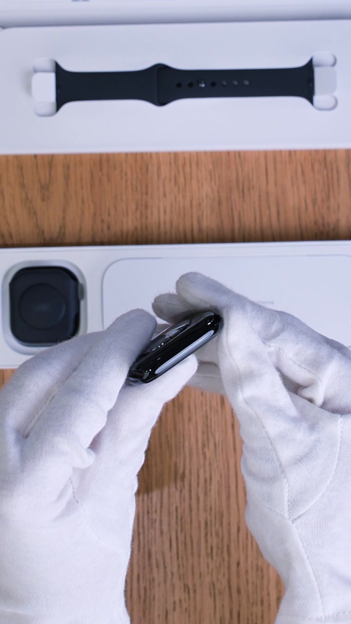 Apple Watch Series 11 46 мм Корпус из алюминия «Jet Black» Спортивный ремешок S/M «Black»