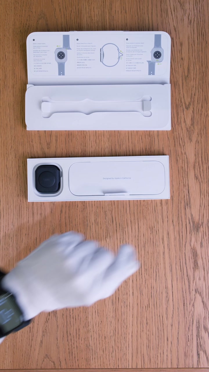 Apple Watch Series 11 46 мм Корпус из алюминия «Jet Black» Спортивный ремешок S/M «Black»