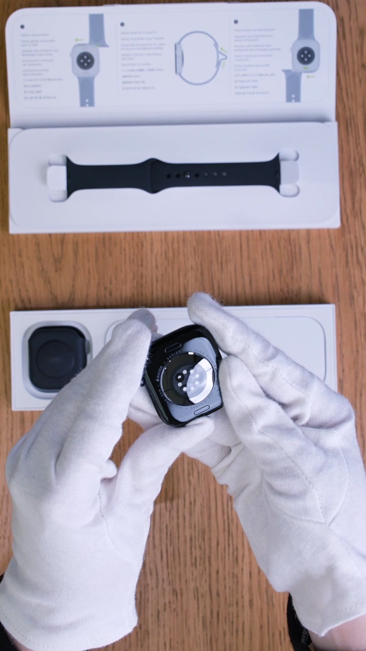 Apple Watch Series 11 46 мм Корпус из алюминия «Jet Black» Спортивный ремешок S/M «Black»