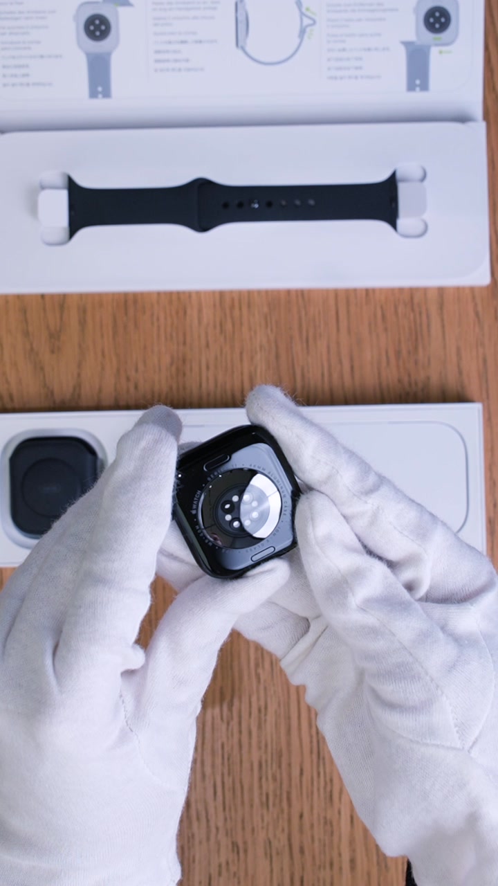 Apple Watch Series 11 46 мм Корпус из алюминия «Jet Black» Спортивный ремешок S/M «Black»