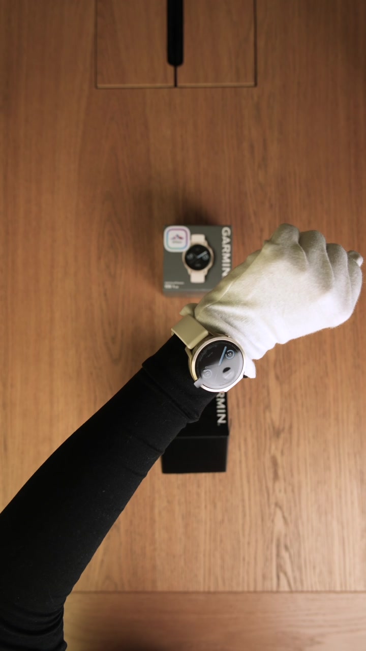 Garmin Venu 4 41 мм, Lunar Gold / Bone Silicone (010-03013-00)