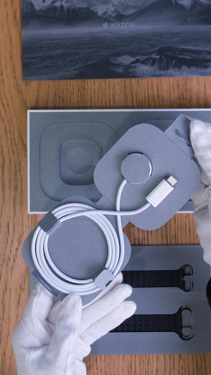 Apple Watch Ultra 3 49 мм «Black Titanium» Case with Black Ocean Band One Size