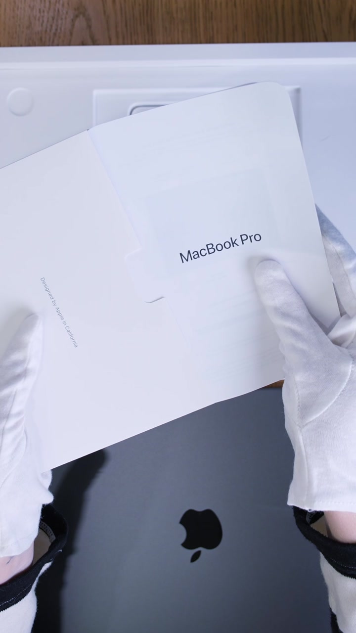 Apple MacBook Pro 16 (2026) Space Black