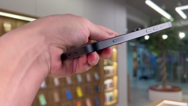 iPhone 14 Midnight