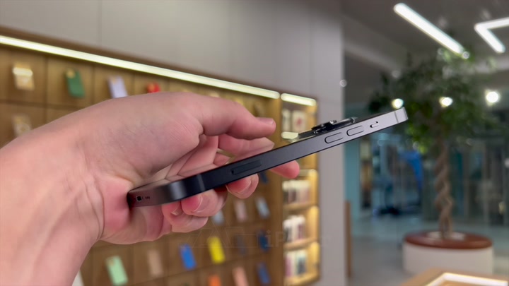 iPhone 14 Midnight