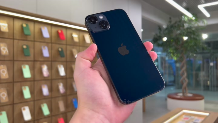 iPhone 14 Midnight