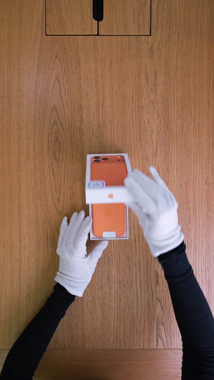 Apple iPhone 17 Pro Max Cosmic Orange (Оранжевый)