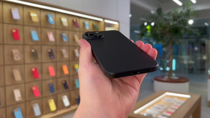 iPhone 15 Black