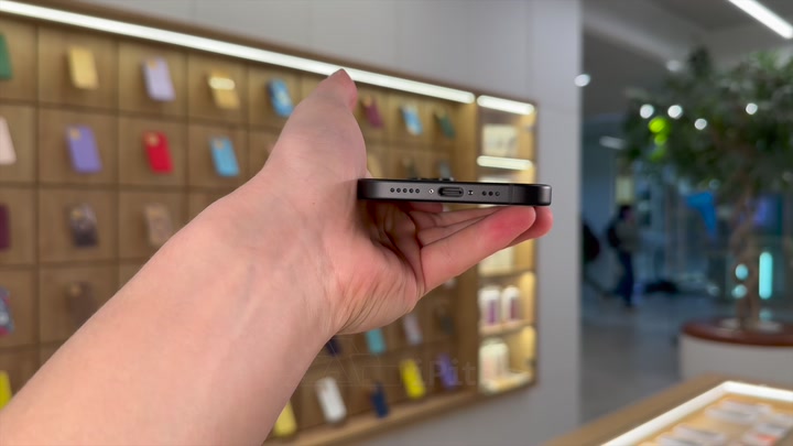iPhone 15 Black