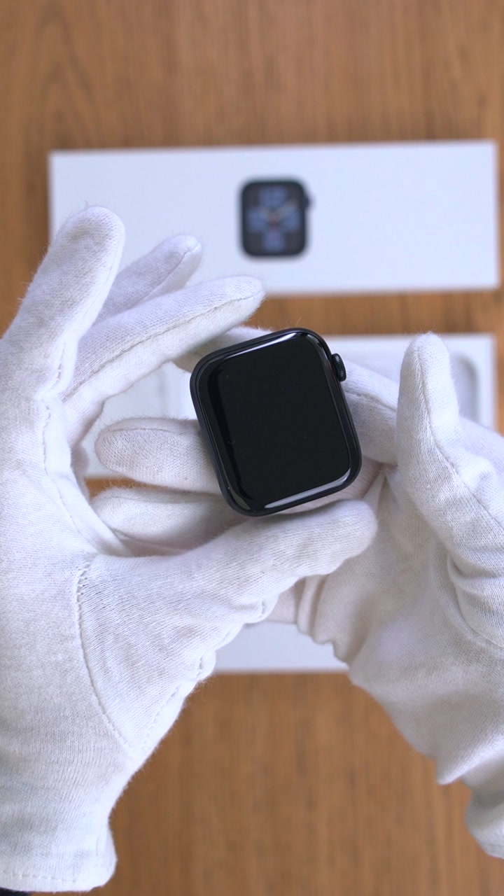 Apple Watch SE (2024) 44 мм Корпус из алюминия «Midnight» Спортивный ремешок S/M «Midnight»
