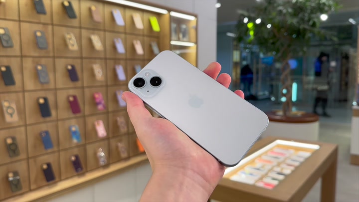 iPhone 15 Blue