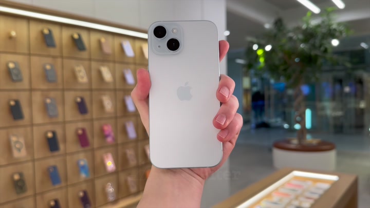 iPhone 15 Blue