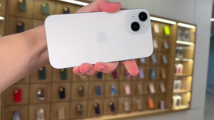 iPhone 15 Blue
