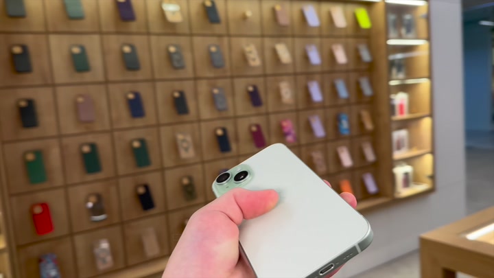 iPhone 15 Green