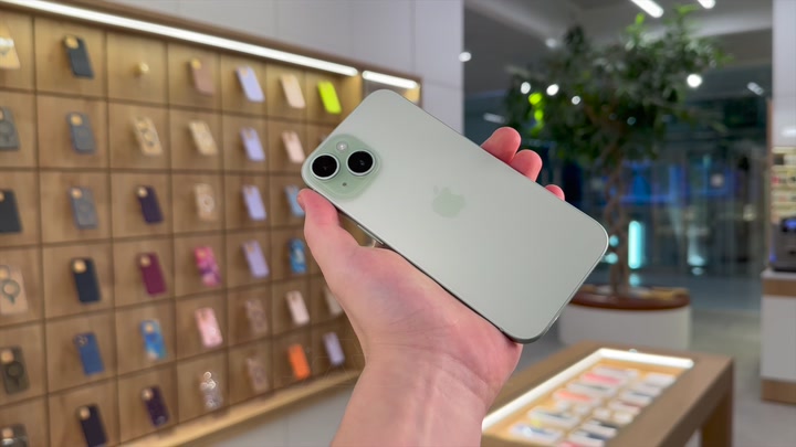 iPhone 15 Green