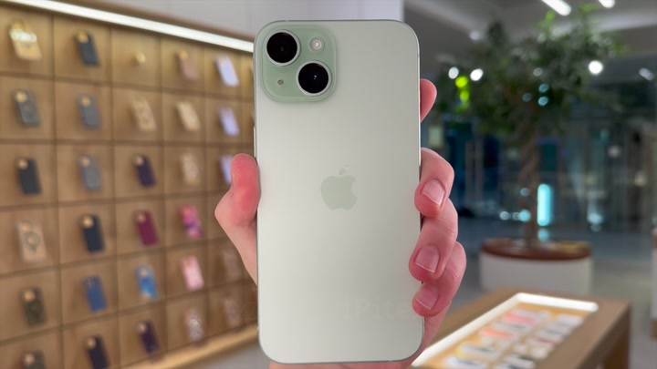 iPhone 15 Green