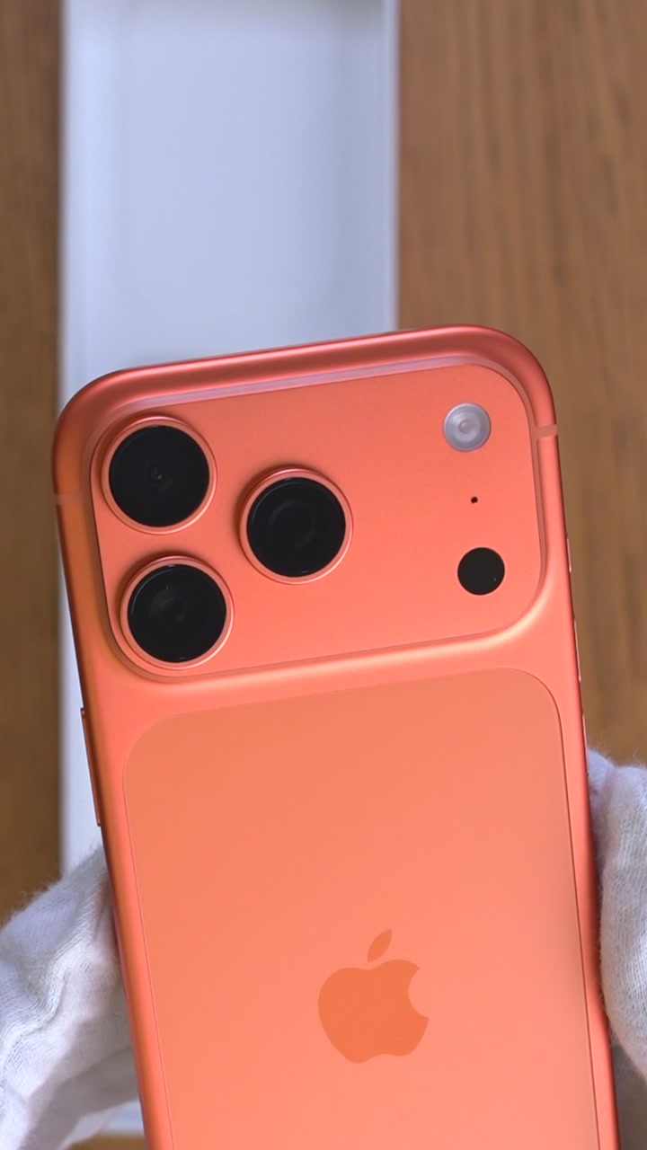 Apple iPhone 17 Pro 512Gb Cosmic Orange (Оранжевый) eSim + eSim