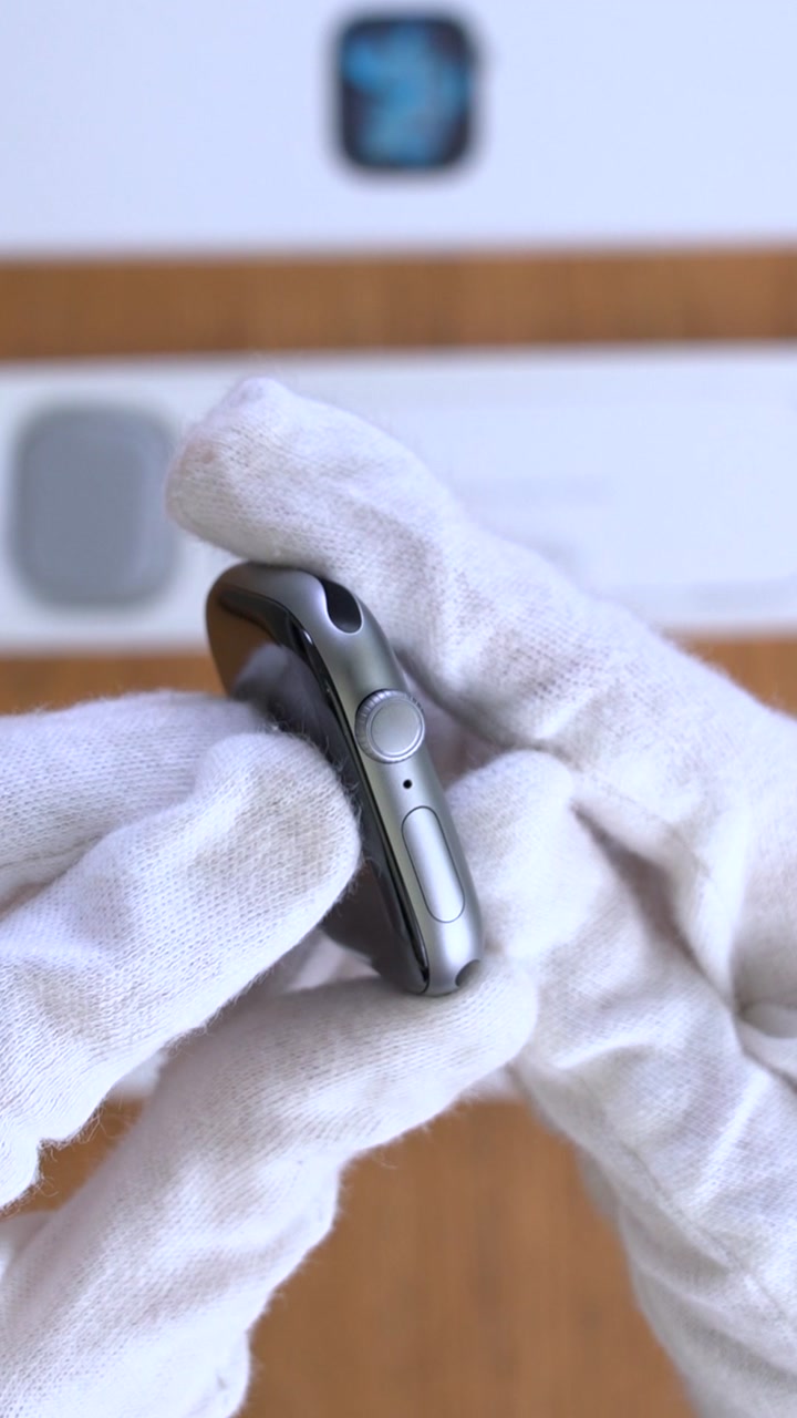 Apple Watch Series 11 46 мм Корпус из алюминия «Space Gray» Спортивный ремешок M/L «Black»