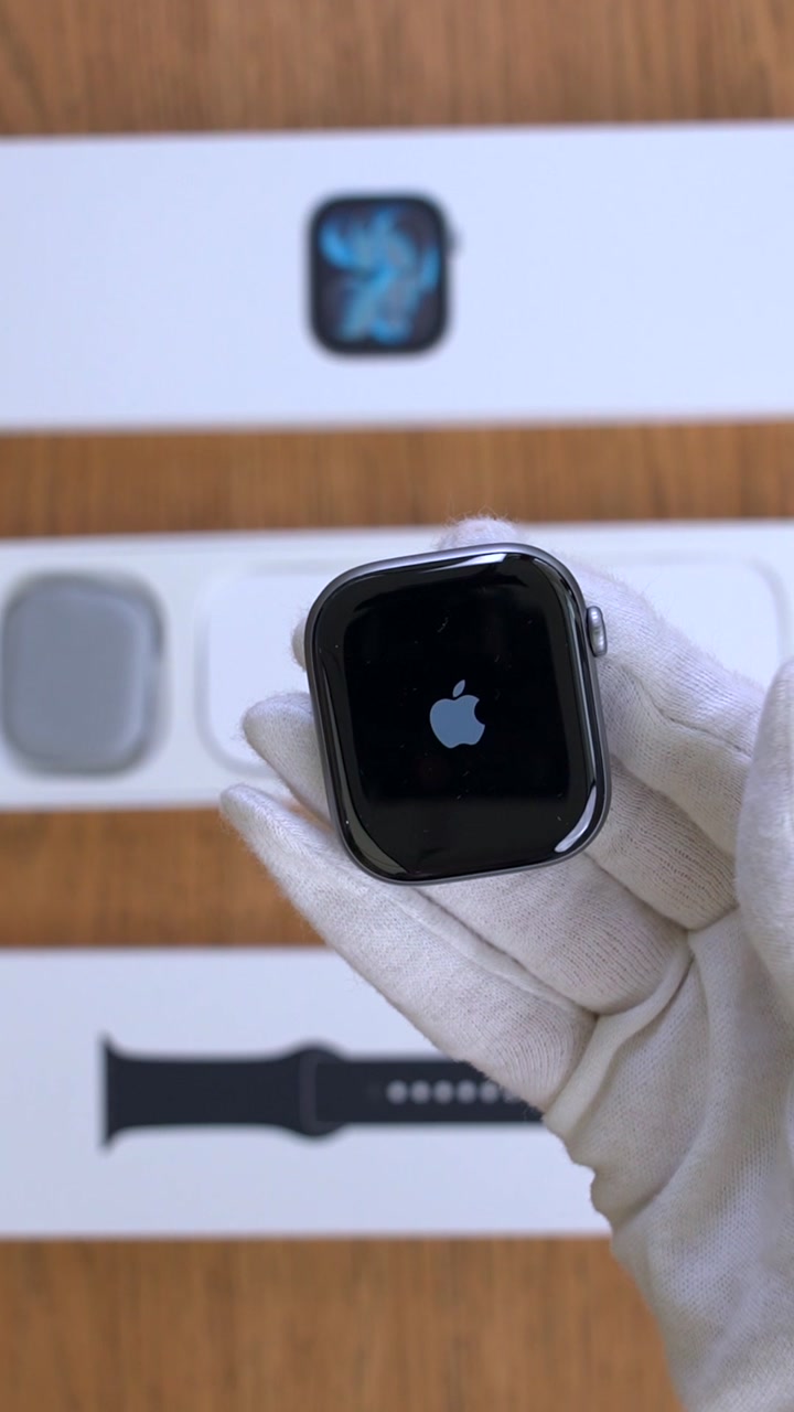 Apple Watch Series 11 46 мм Корпус из алюминия «Space Gray» Спортивный ремешок M/L «Black»