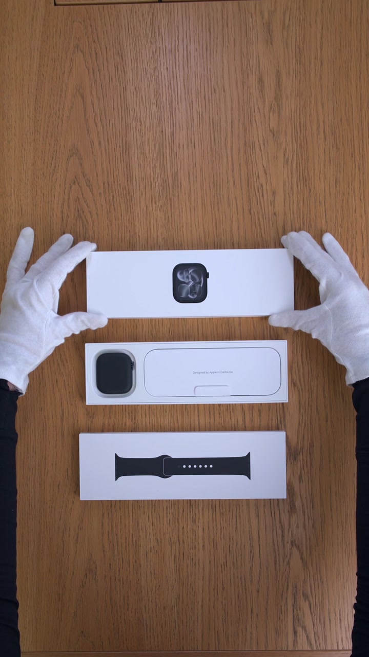 Apple Watch Series 11 46 мм Корпус из алюминия «Jet Black» Спортивный ремешок M/L «Black»