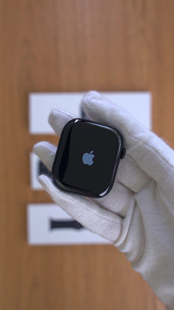 Apple Watch Series 11 46 мм Корпус из алюминия «Jet Black» Спортивный ремешок M/L «Black»