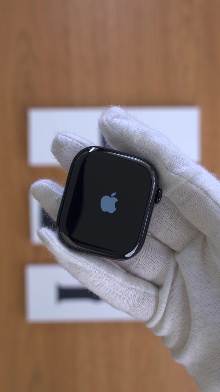 Apple Watch Series 11 46 мм Корпус из алюминия «Jet Black» Спортивный ремешок M/L «Black»